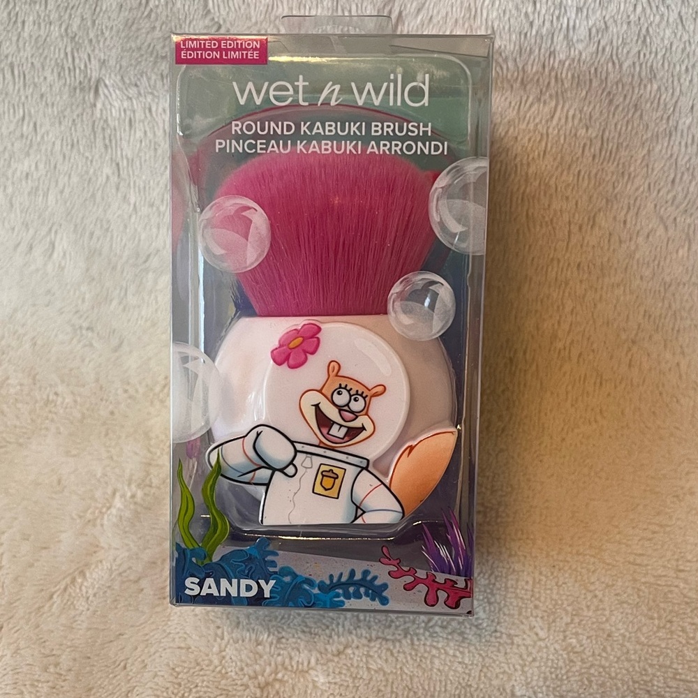 Wet n wild - Sandy kabuki brush